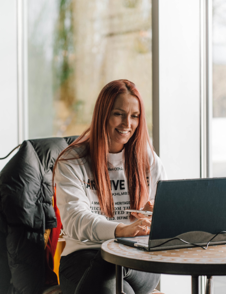 Chiara Trieb Kreativagentur bei der Arbeit